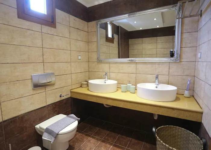 Villa Saint Paul's Residences *